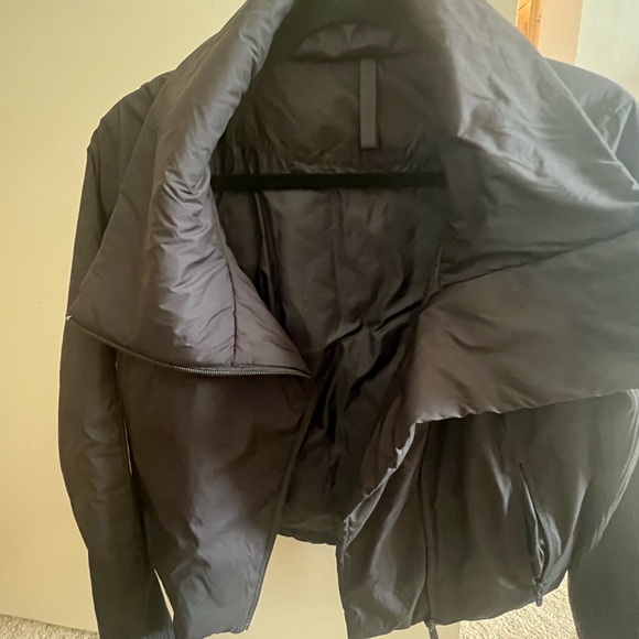 Women's Lululemon puffer Black Jacket - Picture 3 of 11